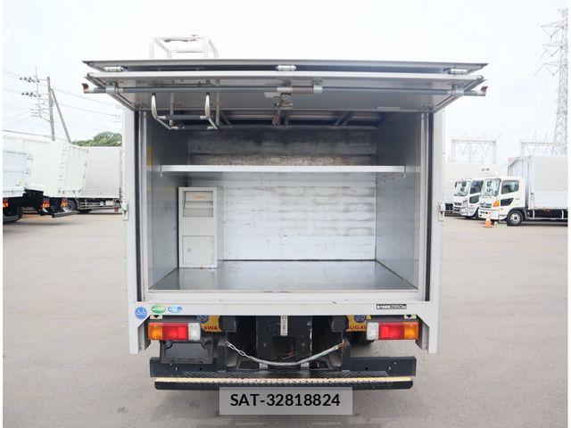 Hino DUTRO 2020-05 8828811-11