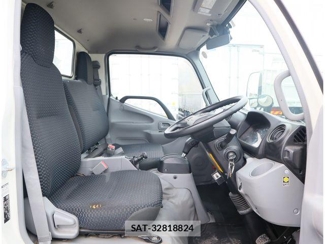 Hino DUTRO 2020-05 8828811-17