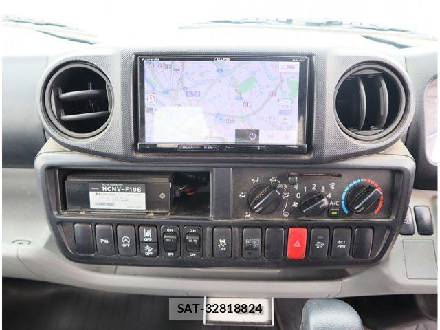 Hino DUTRO 2020-05 8828811-21