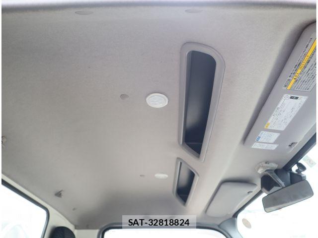 Hino DUTRO 2020-05 8828811-23