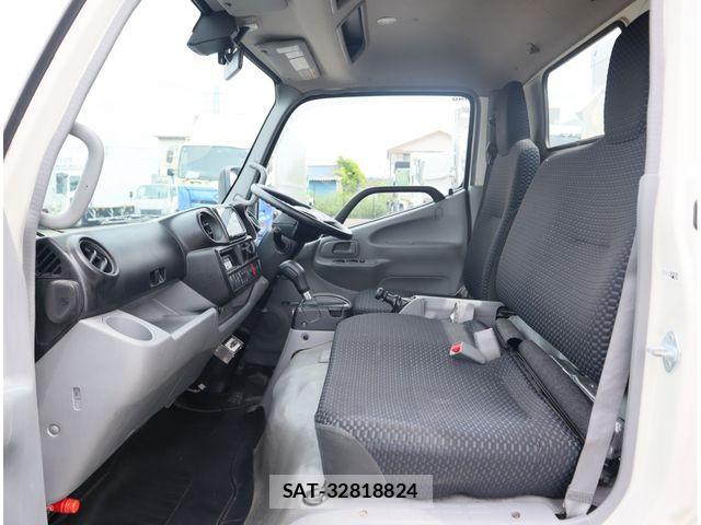 Hino DUTRO 2020-05 8828811-25