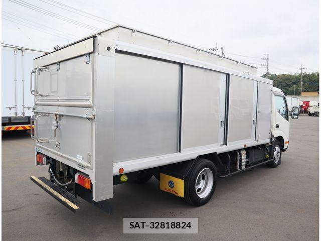 Hino DUTRO 2020-05 8828811-2