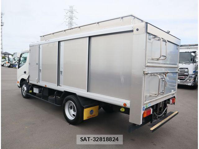 Hino DUTRO 2020-05 8828811-4