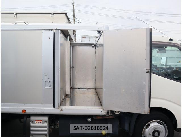 Hino DUTRO 2020-05 8828811-5