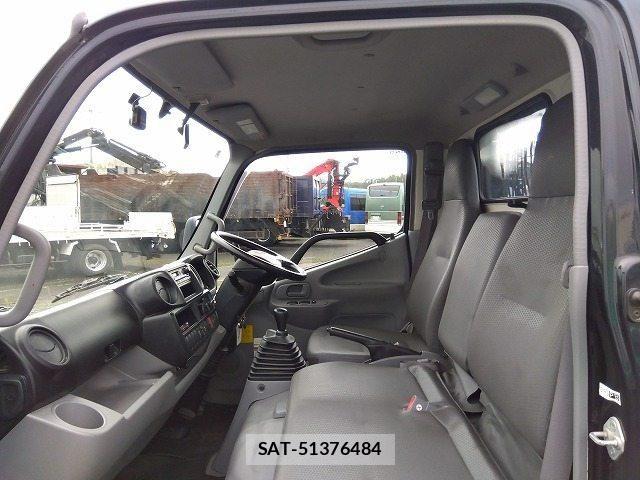 Hino DUTRO 2017-03 8848801-16