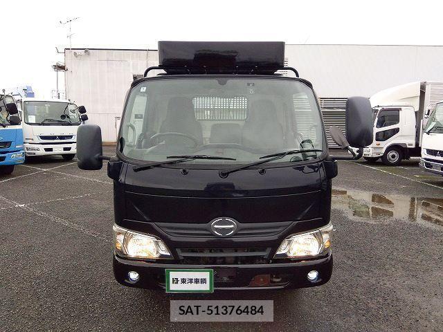 Hino DUTRO 2017-03 8848801-1