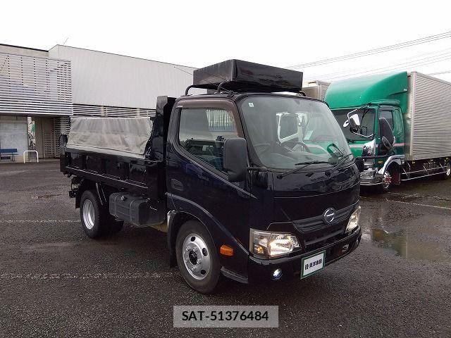 Hino DUTRO 2017-03 8848801-2