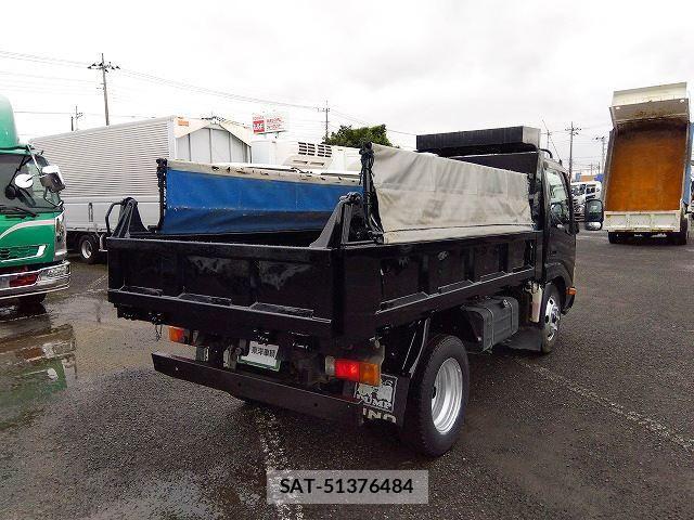 Hino DUTRO 2017-03 8848801-3