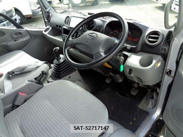 Hino DUTRO 2017-08 8848791-2