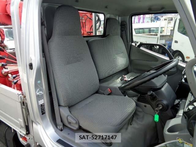 Hino DUTRO 2017-08 8848791-4