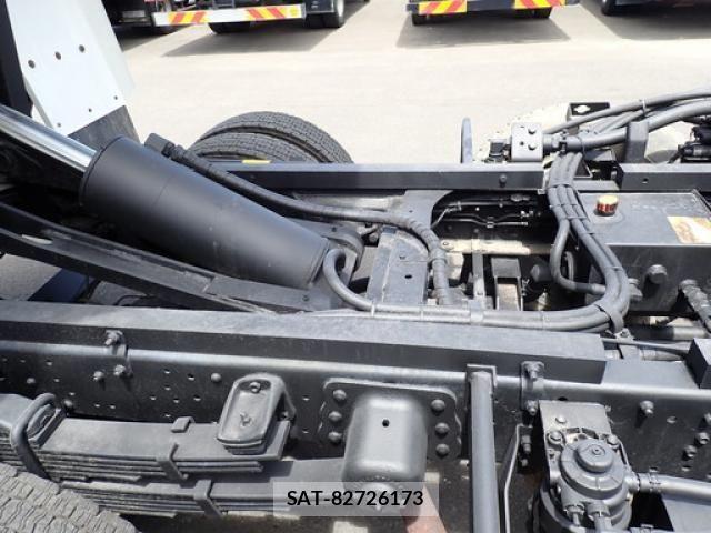 Hino DUTRO 2017-04 8848780-11