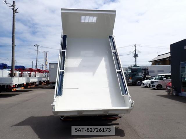 Hino DUTRO 2017-04 8848780-18