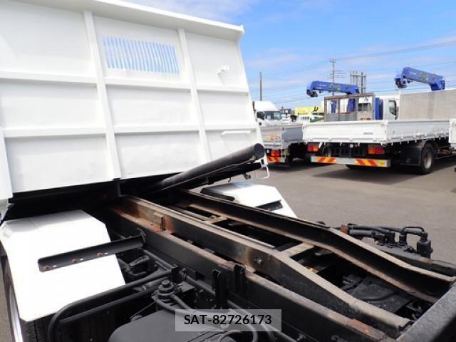 Hino DUTRO 2017-04 8848780-21