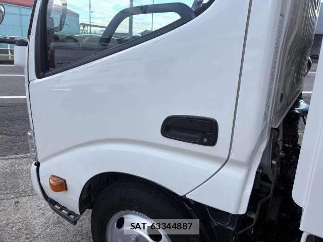 Hino DUTRO 2017-11 8848798-15