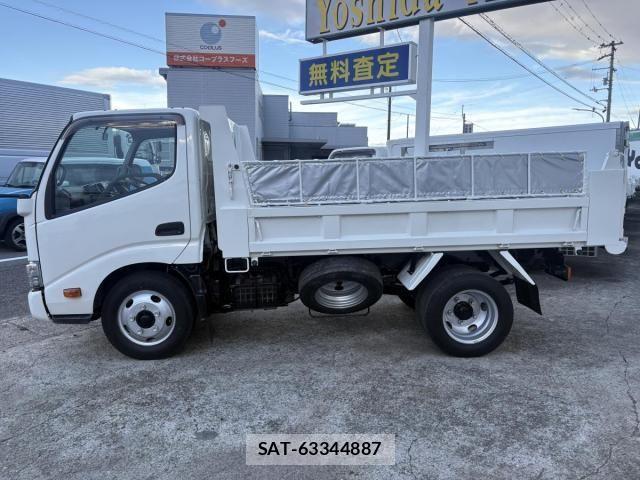 Hino DUTRO 2017-11 8848798-1