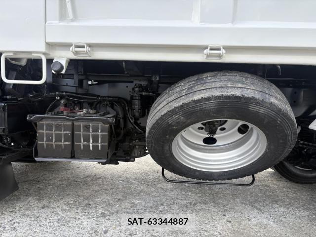 Hino DUTRO 2017-11 8848798-23