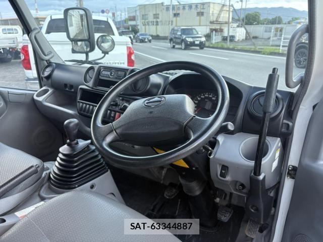 Hino DUTRO 2017-11 8848798-5