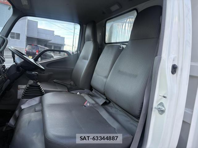 Hino DUTRO 2017-11 8848798-6