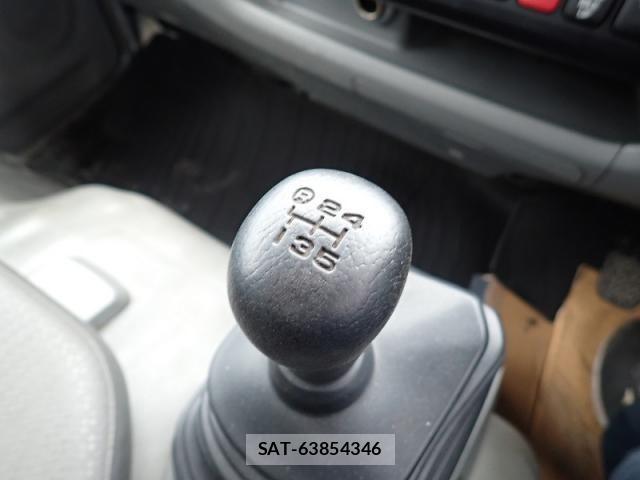 Hino DUTRO 2018-02 8848797-13