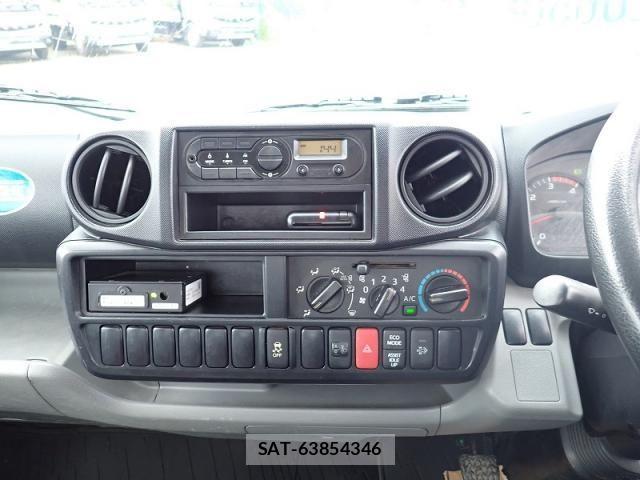 Hino DUTRO 2018-02 8848797-14