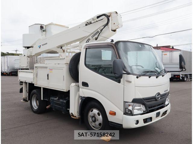 Hino DUTRO 2018-01 8848793-1