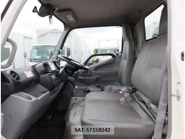 Hino DUTRO 2018-01 8848793-26