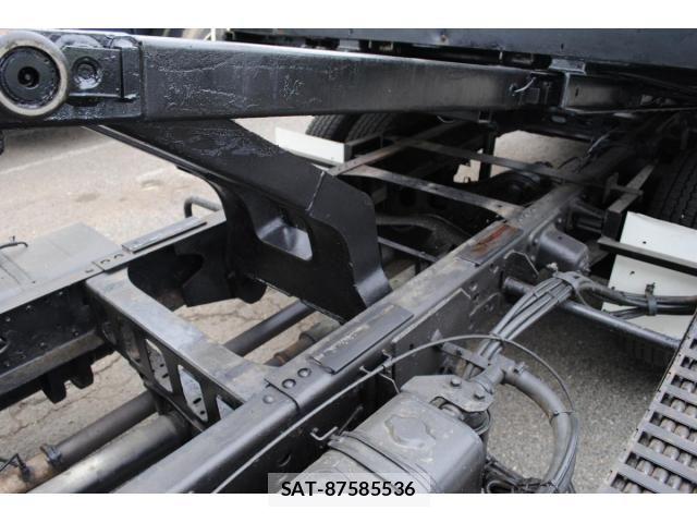 Hino DUTRO 2005-05 8848800-19