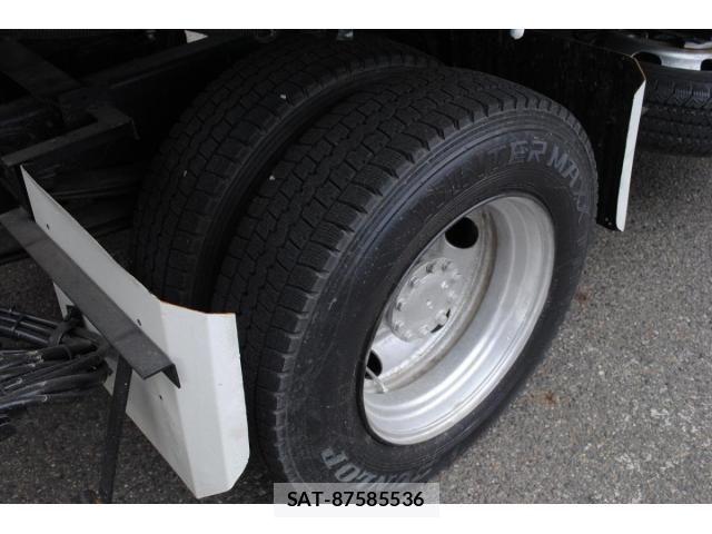 Hino DUTRO 2005-05 8848800-24