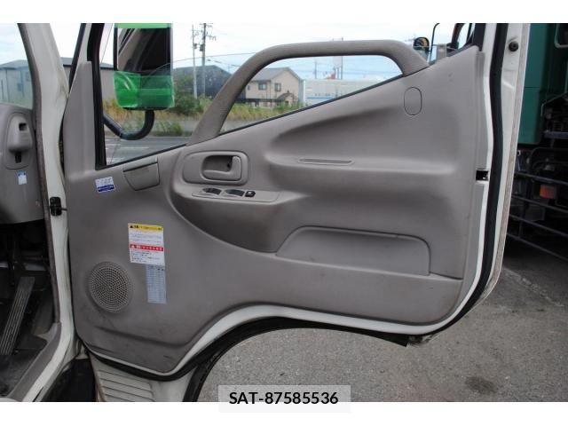Hino DUTRO 2005-05 8848800-28