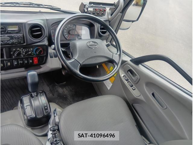 Hino DUTRO 2017-10 8848786-25