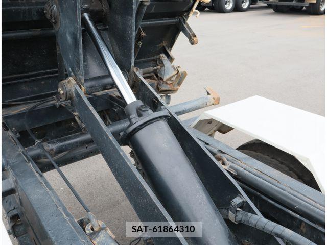 Hino DUTRO 2018-05 8870874-10