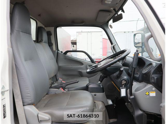 Hino DUTRO 2018-05 8870874-18