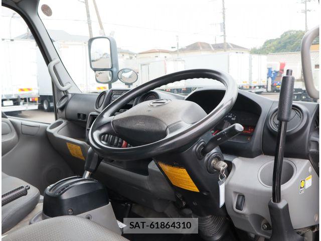 Hino DUTRO 2018-05 8870874-19