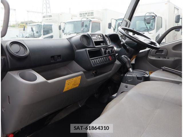 Hino DUTRO 2018-05 8870874-24