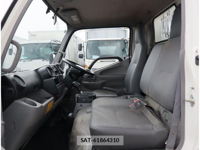 Hino DUTRO 2018-05 8870874-25
