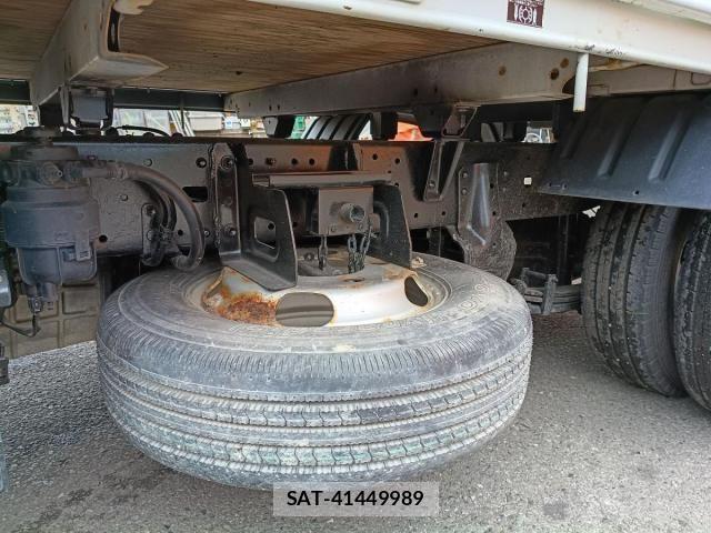 Hino DUTRO 2017-08 8870880-9