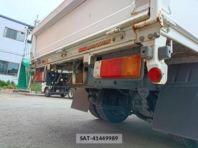 Hino DUTRO 2017-08 8870880-12