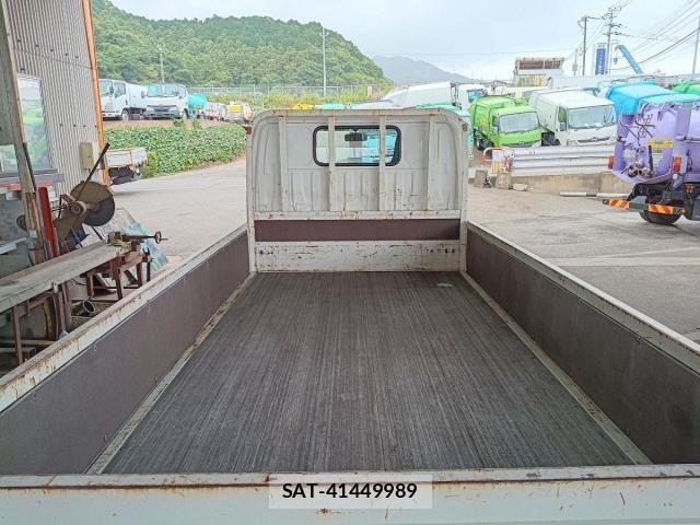 Hino DUTRO 2017-08 8870880-18