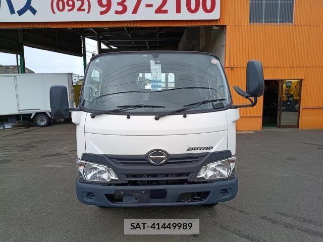 Hino DUTRO 2017-08 8870880-1