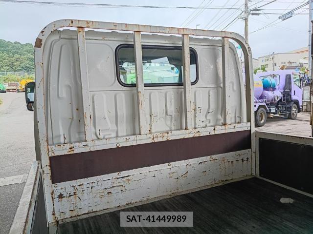 Hino DUTRO 2017-08 8870880-19