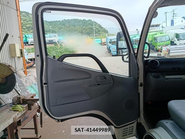 Hino DUTRO 2017-08 8870880-21