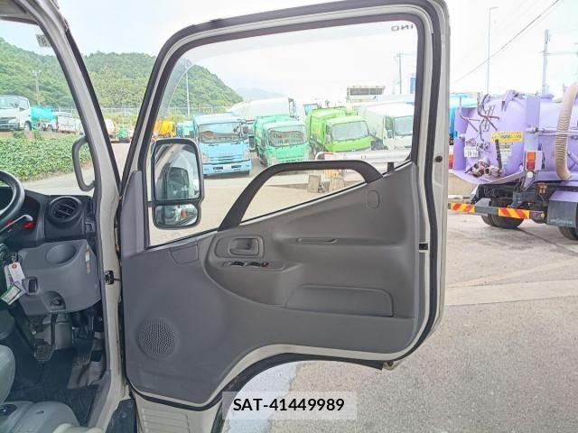 Hino DUTRO 2017-08 8870880-25