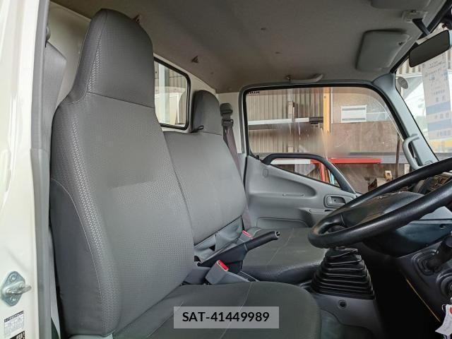 Hino DUTRO 2017-08 8870880-26