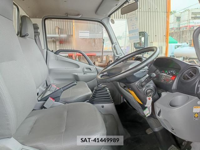 Hino DUTRO 2017-08 8870880-28