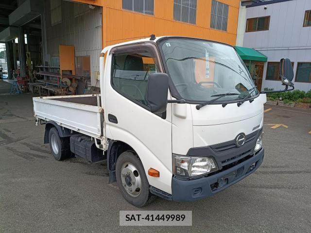 Hino DUTRO 2017-08 8870880-2