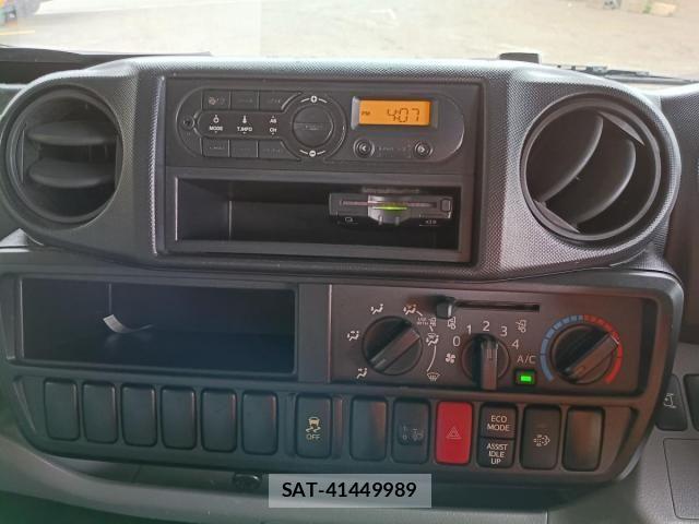 Hino DUTRO 2017-08 8870880-29