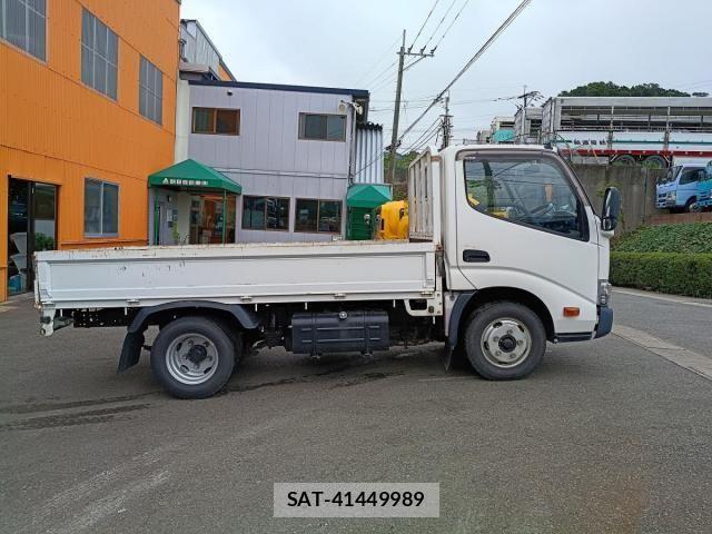Hino DUTRO 2017-08 8870880-3