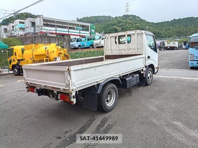 Hino DUTRO 2017-08 8870880-4
