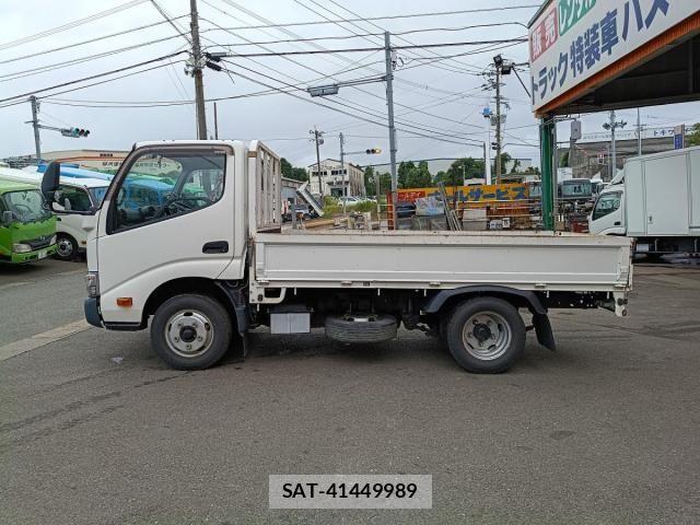 Hino DUTRO 2017-08 8870880-7
