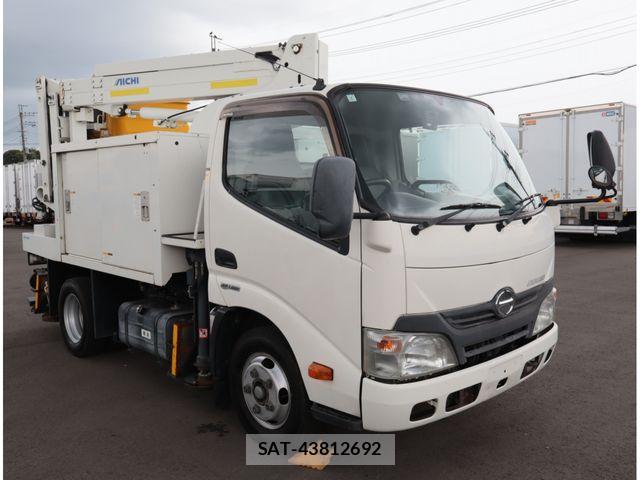 Hino DUTRO 2016-03 8870890-1
